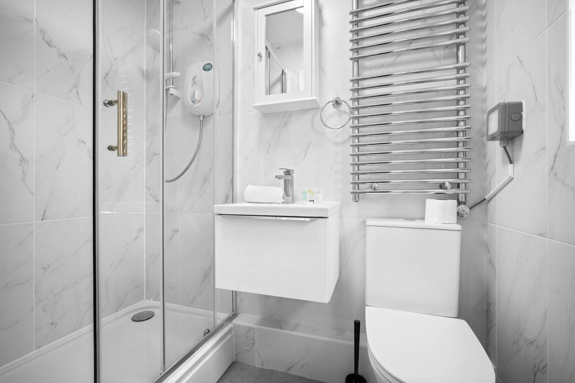 Luxury 3 Bedroom Apartment - Terrace - Near City Centre - Wifi - Smart Tv 1Mr برمنغهام المظهر الخارجي الصورة