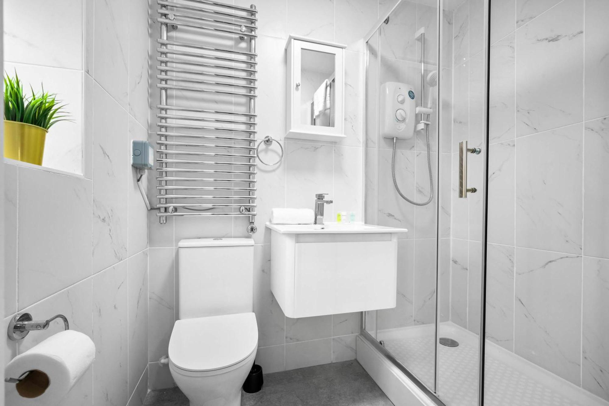Luxury 3 Bedroom Apartment - Terrace - Near City Centre - Wifi - Smart Tv 1Mr برمنغهام المظهر الخارجي الصورة