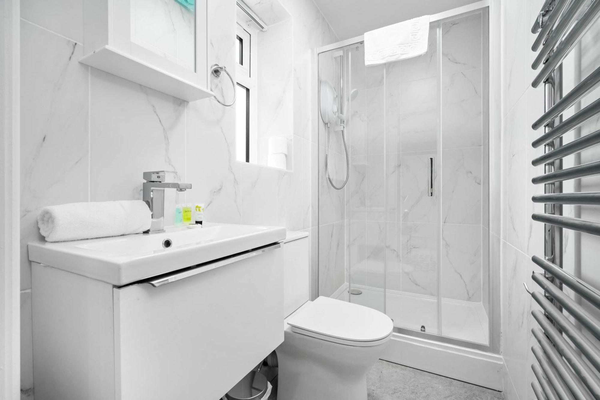 Luxury 3 Bedroom Apartment - Terrace - Near City Centre - Wifi - Smart Tv 1Mr برمنغهام المظهر الخارجي الصورة