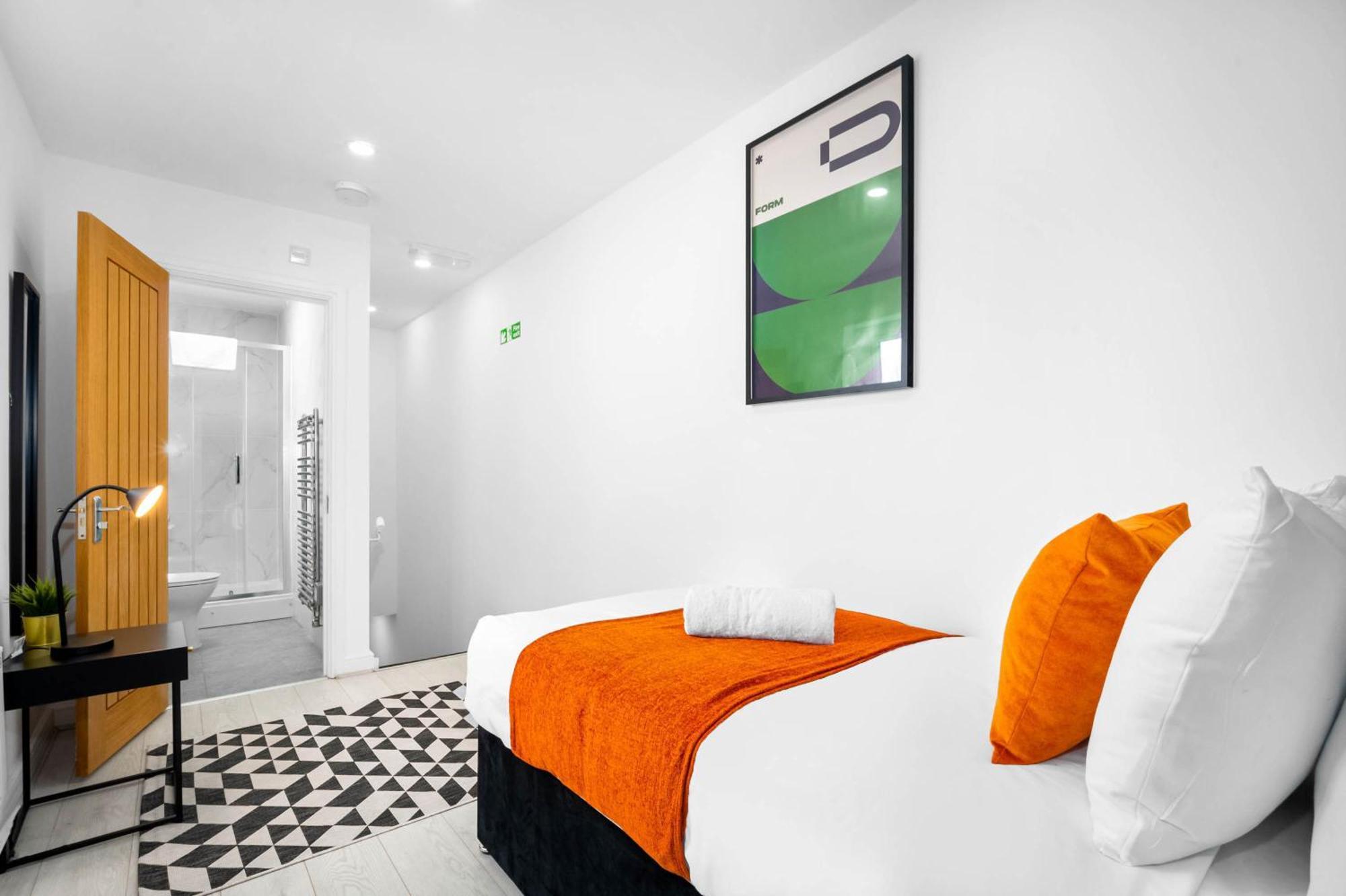 Luxury 3 Bedroom Apartment - Terrace - Near City Centre - Wifi - Smart Tv 1Mr برمنغهام المظهر الخارجي الصورة